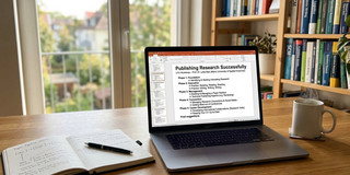 Workshop Laptop auf dem Tisch, Arbeitssituation